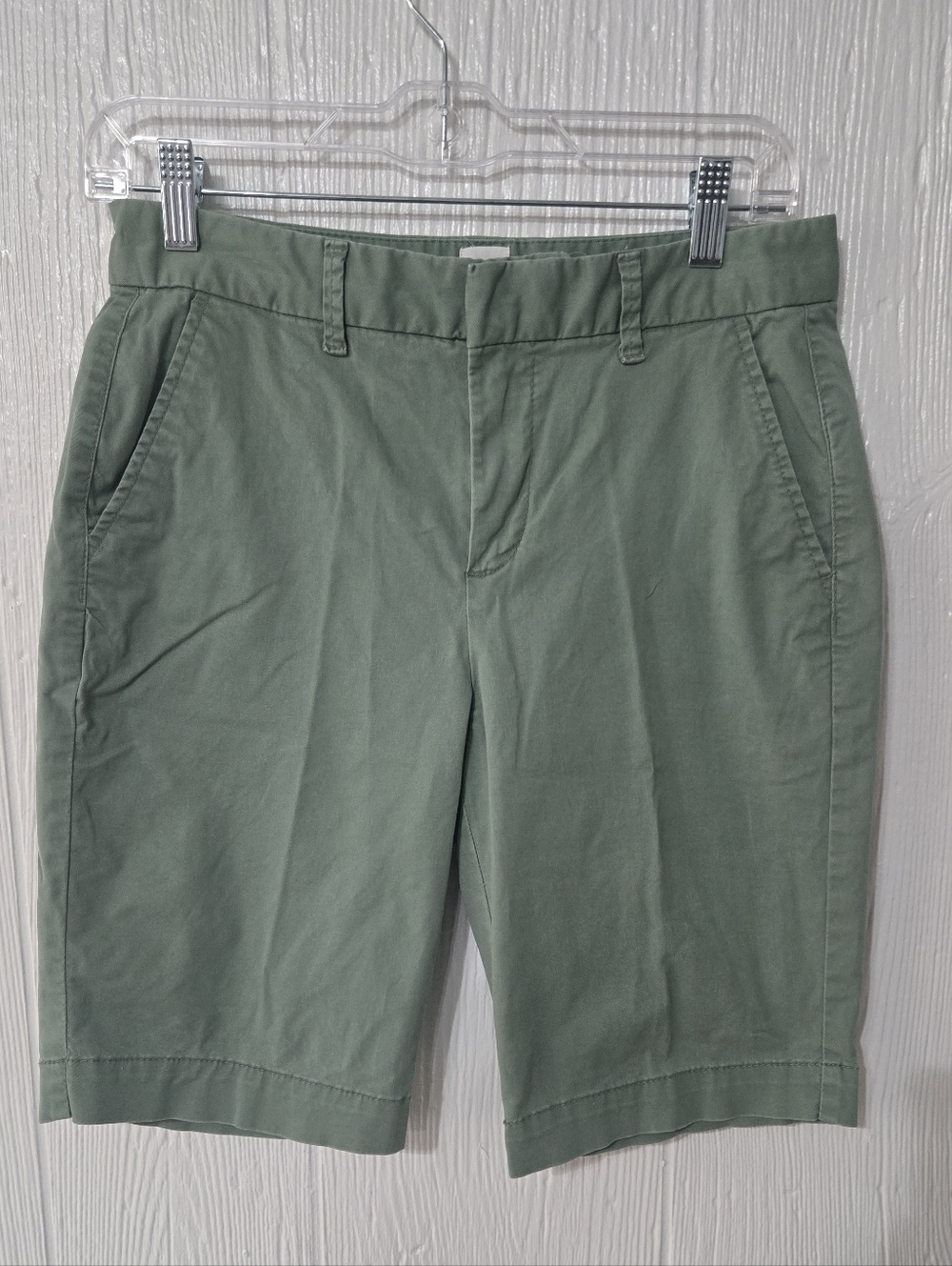 Women's Gap Green Chino Shorts Size  2 With Pockets